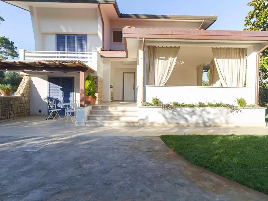Immagine 4 di Villa in affitto  a Pietrasanta