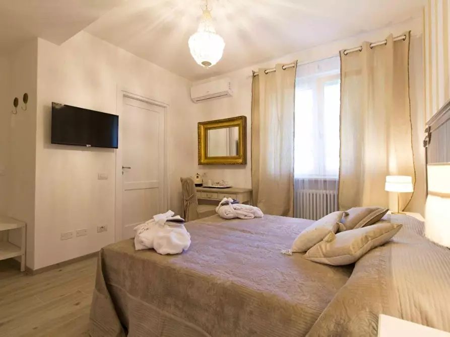 Immagine 38 di Villa in affitto  a Pietrasanta