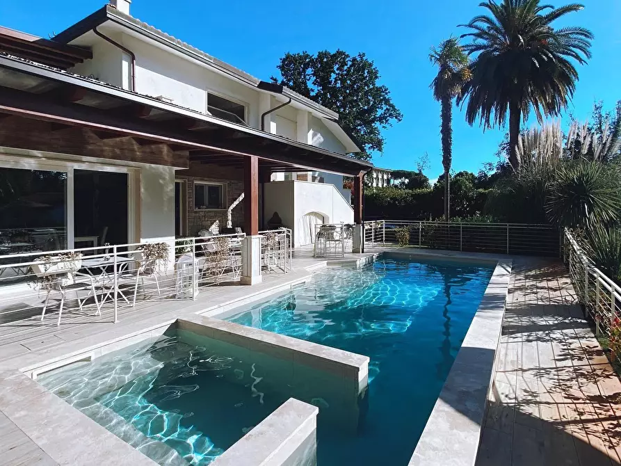 Immagine 9 di Villa in affitto  a Pietrasanta