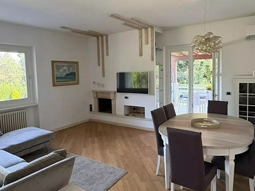 Immagine 32 di Villa in affitto  a Pietrasanta