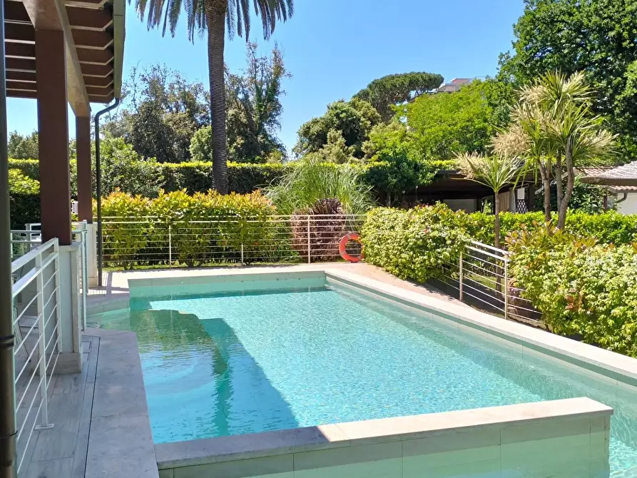 Immagine 22 di Villa in affitto  a Pietrasanta