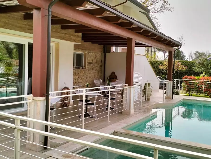 Immagine 18 di Villa in affitto  a Pietrasanta