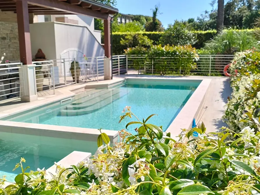 Immagine 21 di Villa in affitto  a Pietrasanta