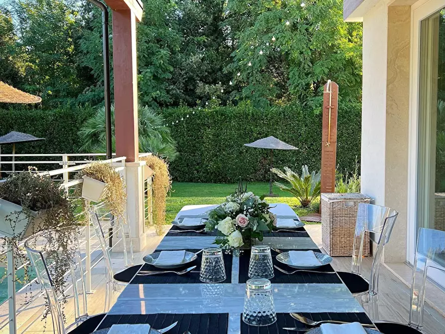 Immagine 14 di Villa in affitto  a Pietrasanta