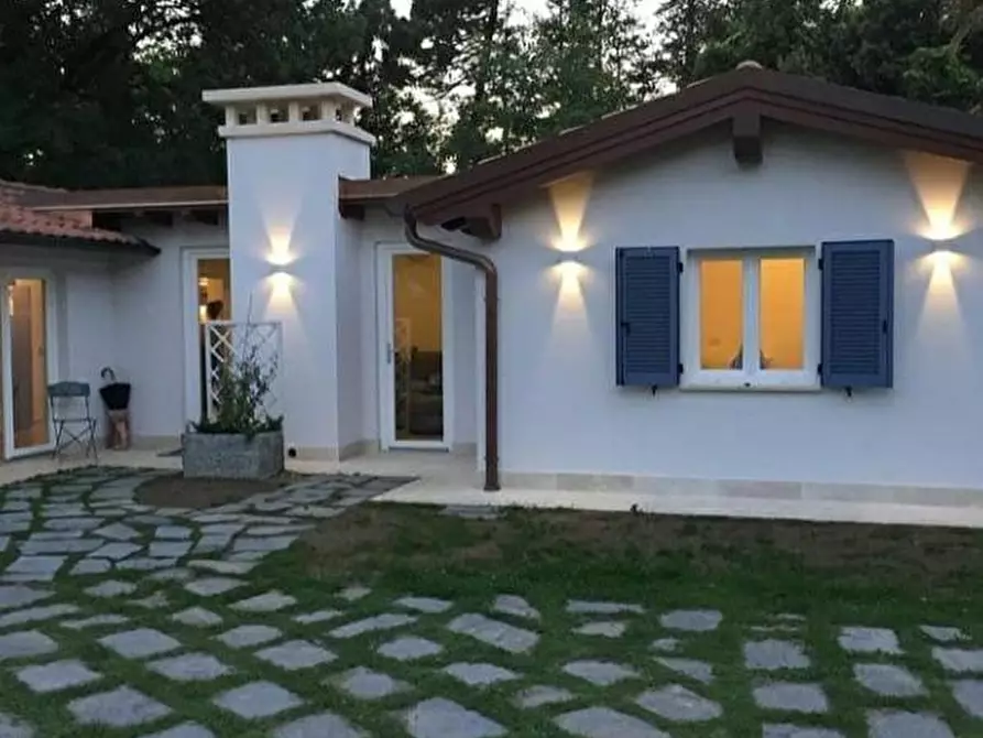 Immagine 64 di Villa in affitto  a Pietrasanta