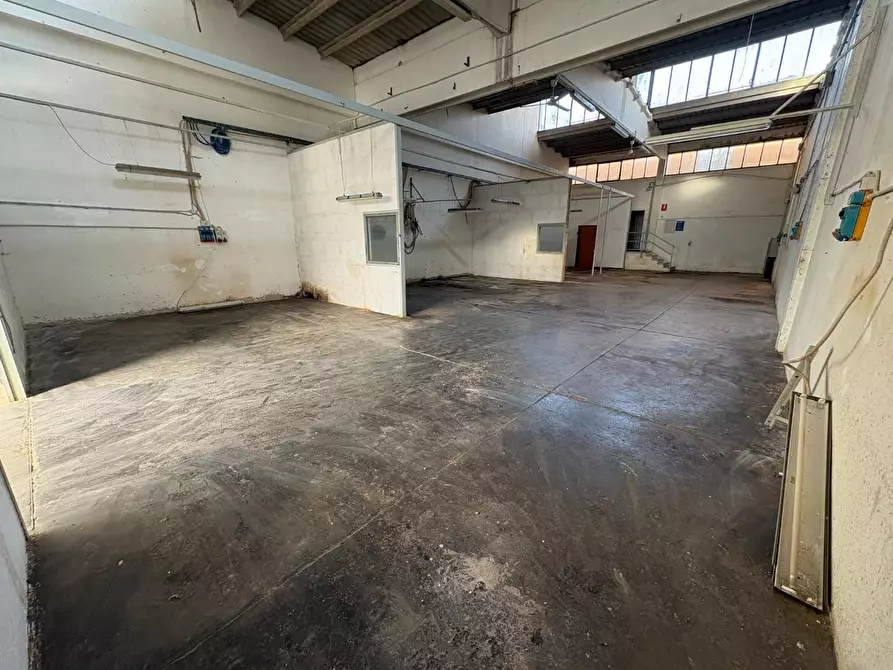 Immagine 2 di Capannone industriale in vendita  a Monteriggioni