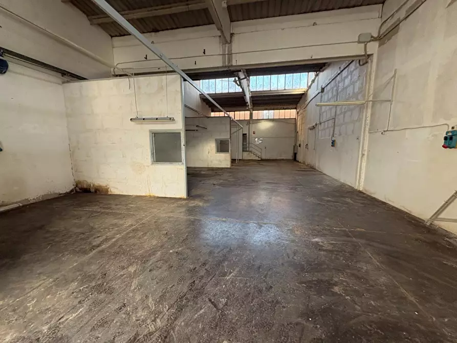 Immagine 4 di Capannone industriale in vendita  a Monteriggioni