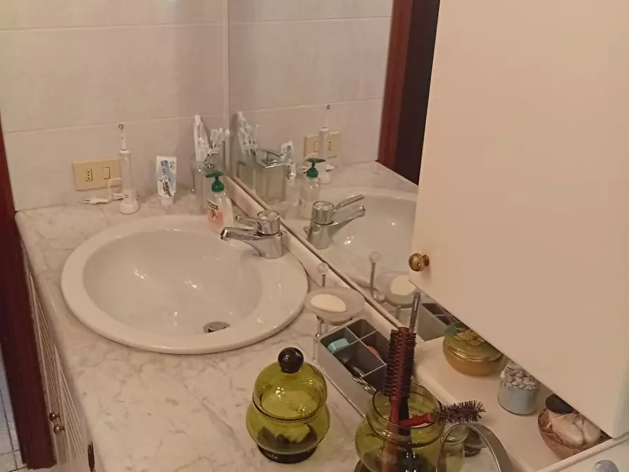 Immagine 2 di Appartamento in vendita  a Carrara