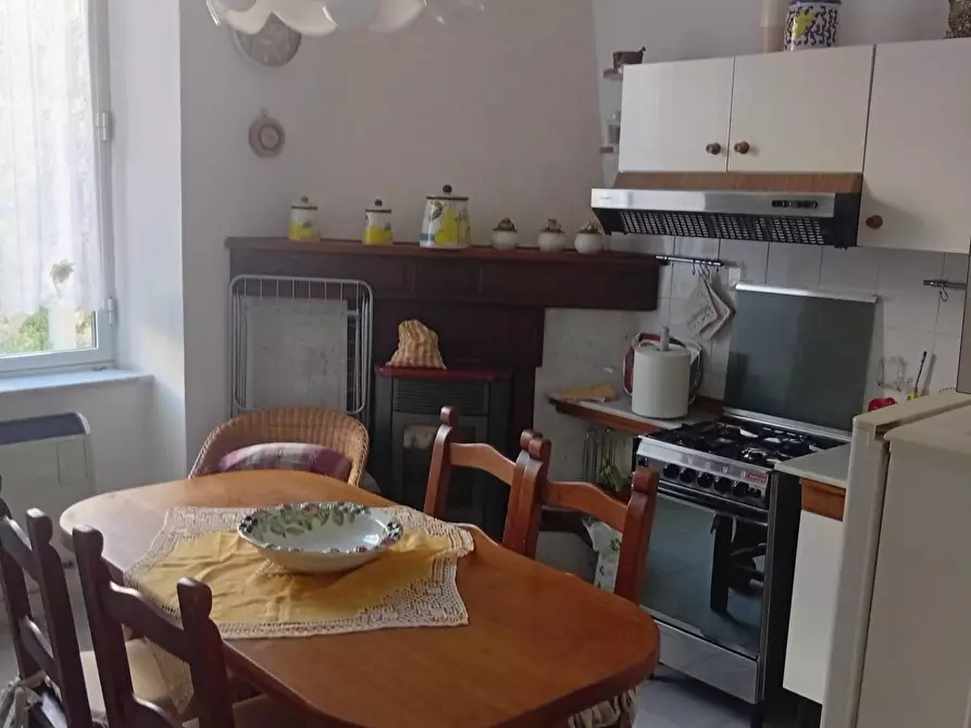 Immagine 1 di Appartamento in vendita  a Carrara