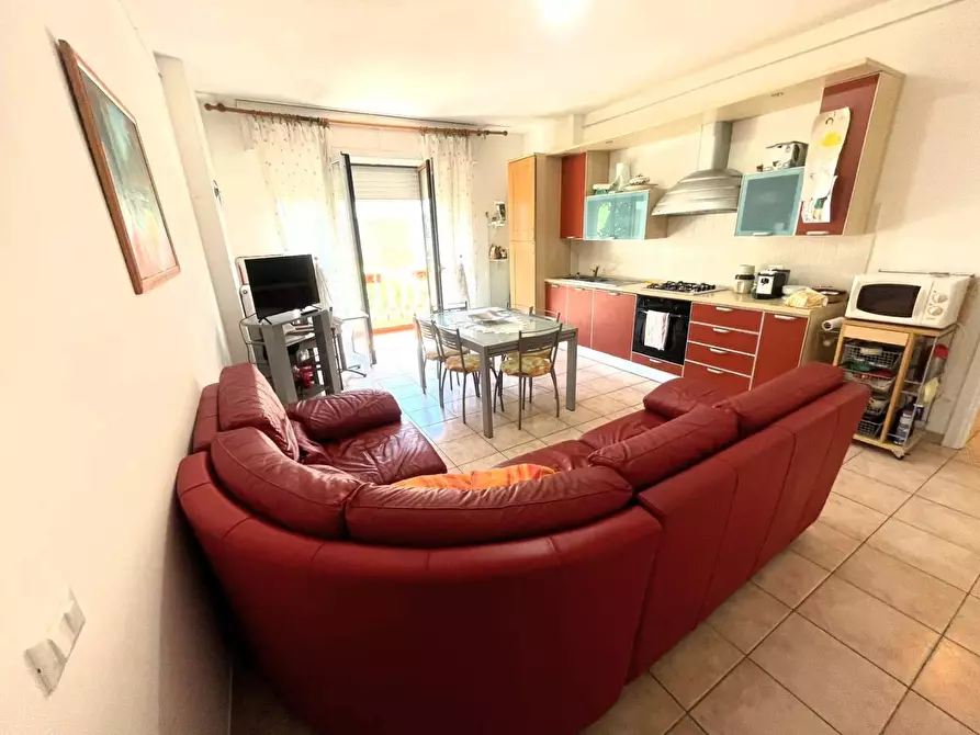 Immagine 3 di Appartamento in vendita  a Massa