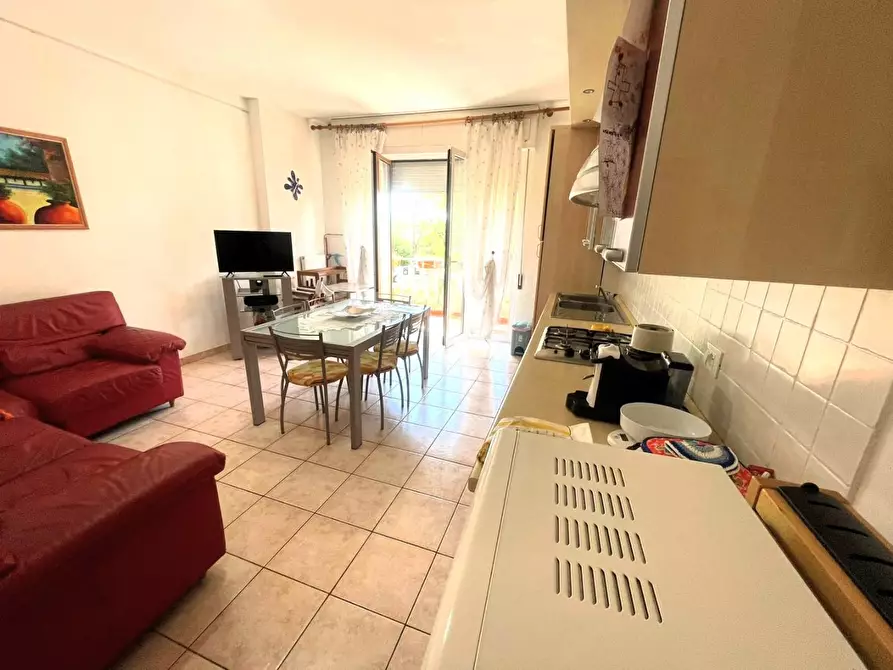 Immagine 11 di Appartamento in vendita  a Massa