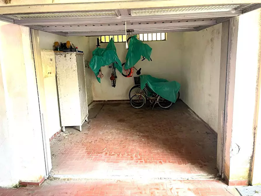 Immagine 36 di Appartamento in vendita  a Massa