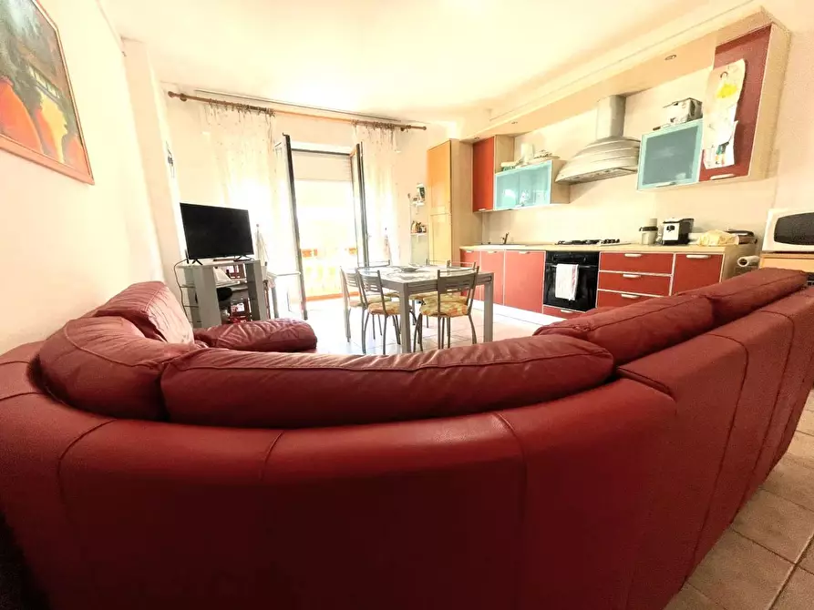 Immagine 2 di Appartamento in vendita  a Massa