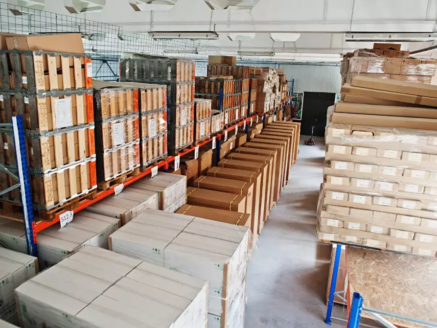 Immagine 4 di Magazzino in vendita  a Torino