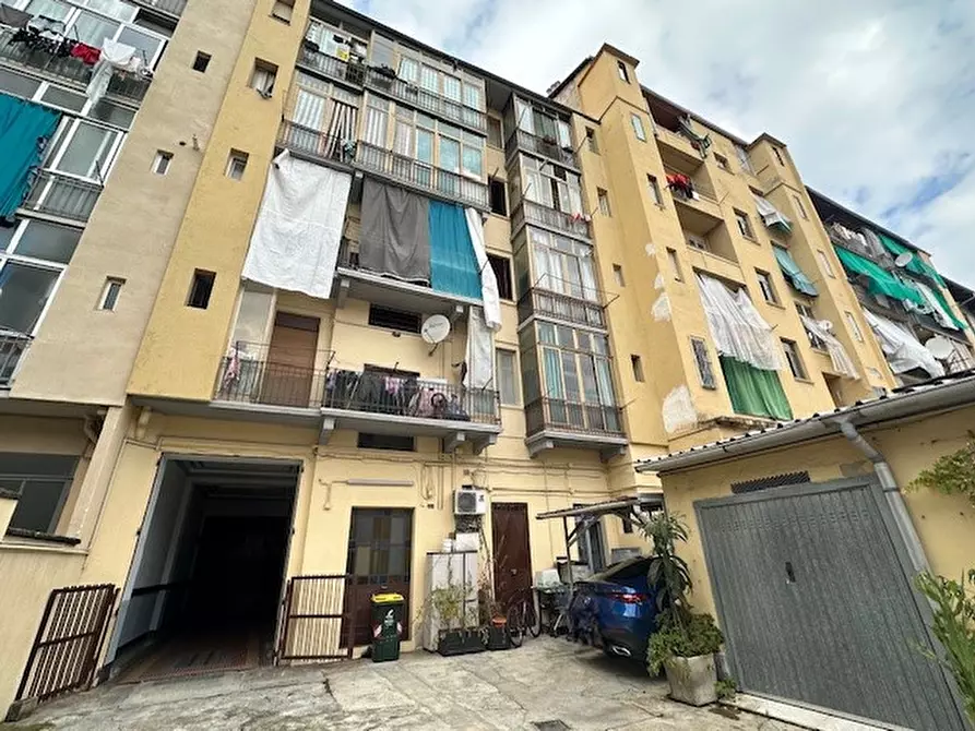 Immagine 5 di Negozio in vendita  a Torino