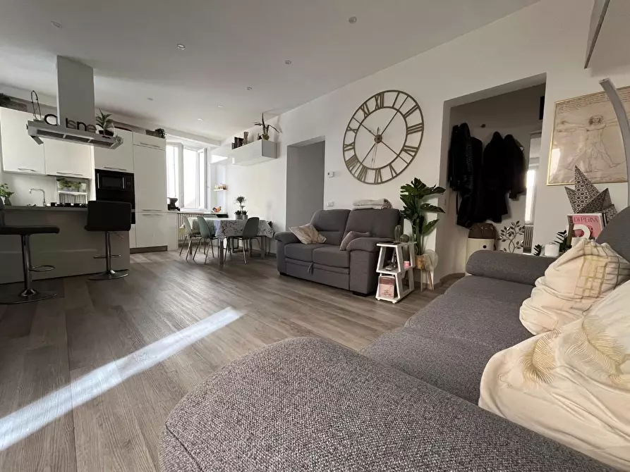 Immagine 2 di Appartamento in vendita  a Lucca