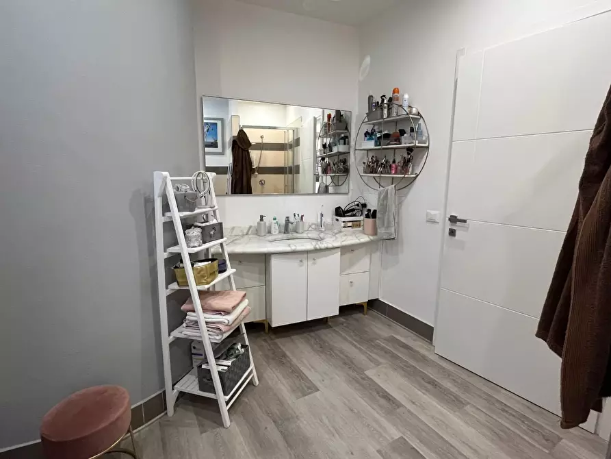 Immagine 22 di Appartamento in vendita  a Lucca