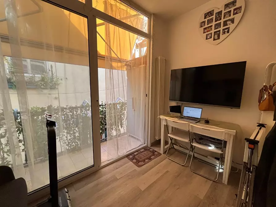 Immagine 11 di Appartamento in vendita  a Lucca