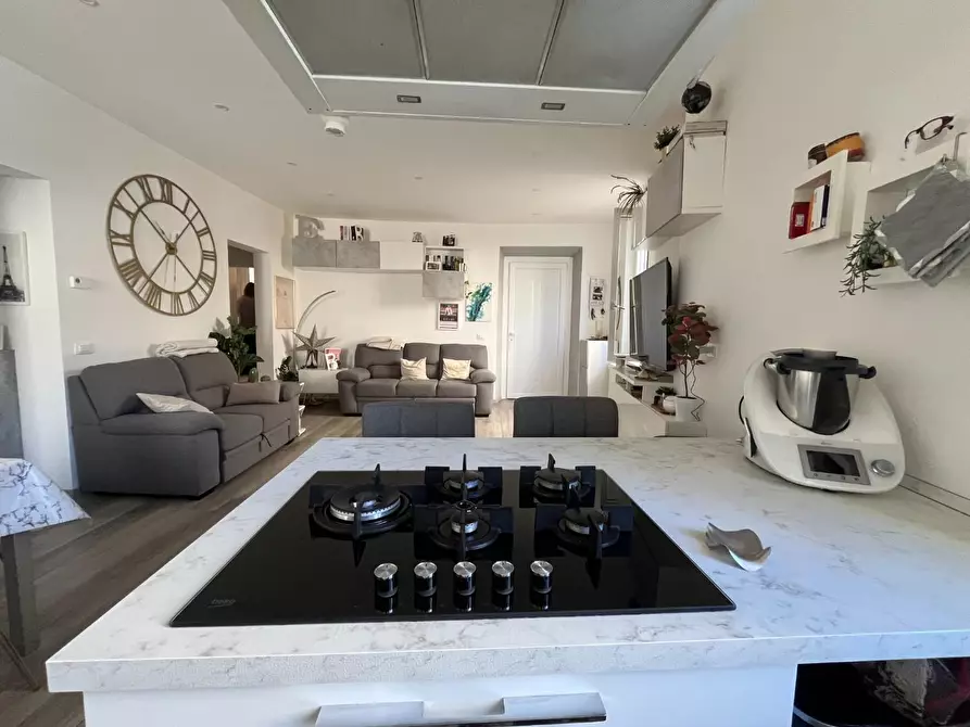 Immagine 9 di Appartamento in vendita  a Lucca