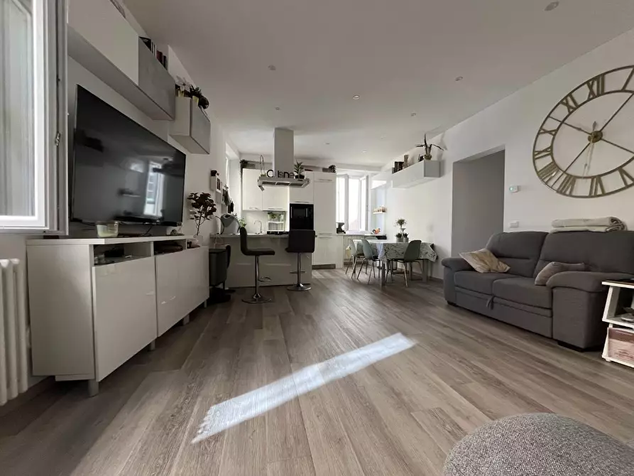 Immagine 1 di Appartamento in vendita  a Lucca