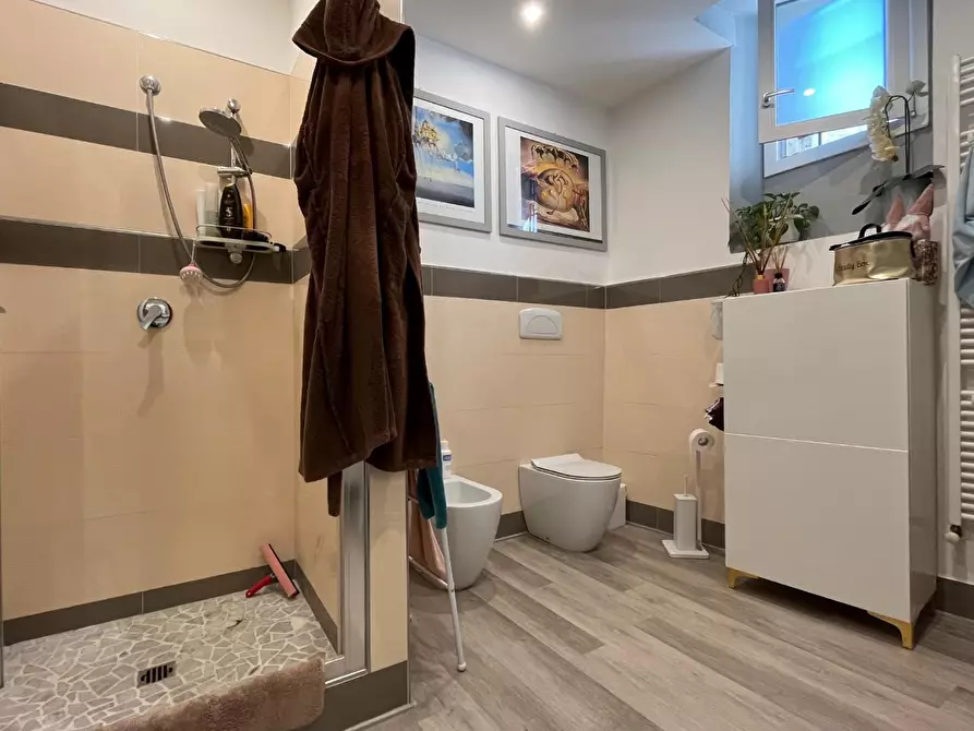 Immagine 21 di Appartamento in vendita  a Lucca