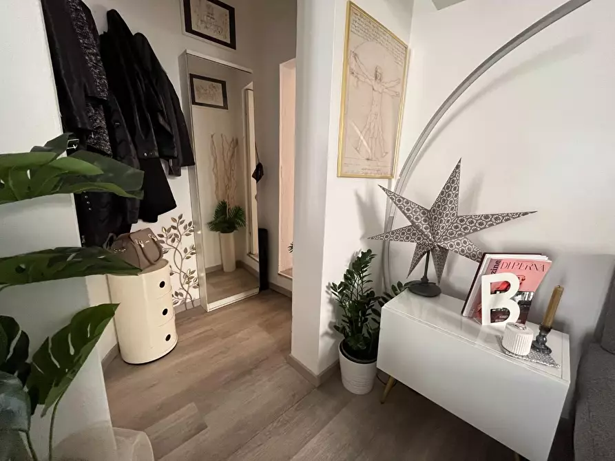 Immagine 5 di Appartamento in vendita  a Lucca