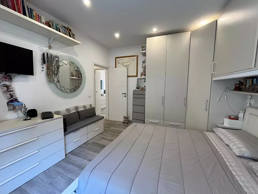 Immagine 38 di Appartamento in vendita  a Lucca