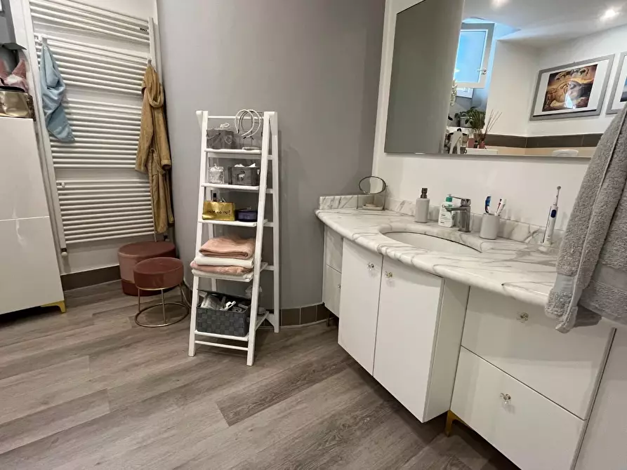 Immagine 20 di Appartamento in vendita  a Lucca