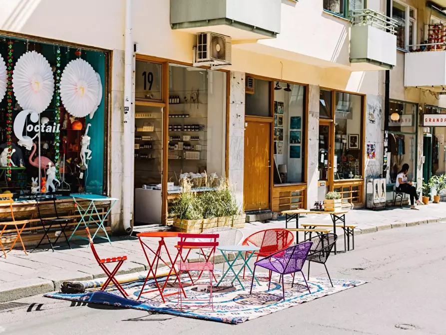 Immagine 2 di Negozio in vendita  a Lanzo Torinese