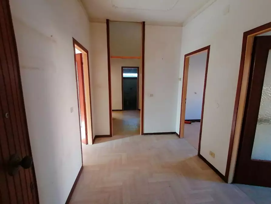 Immagine 1 di Appartamento in vendita  a Carrara