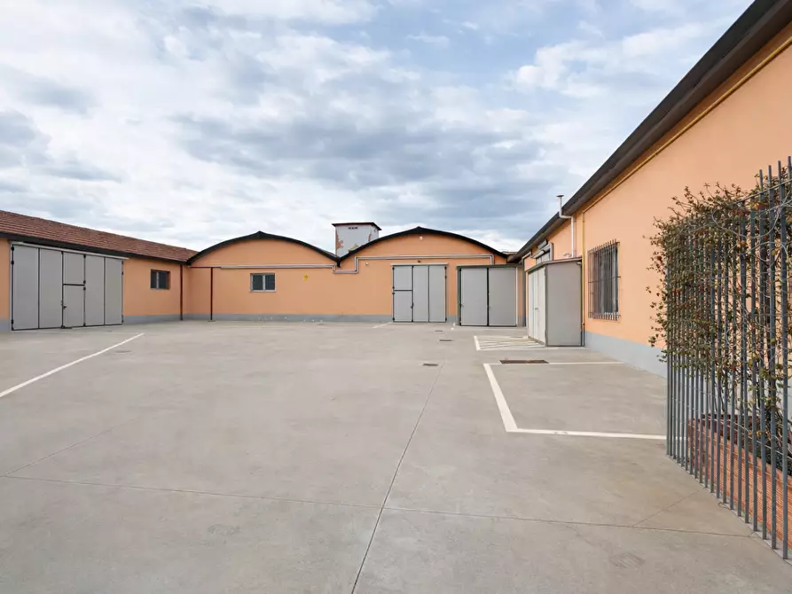 Immagine 2 di Capannone industriale in affitto  a Santa Croce Sull'arno