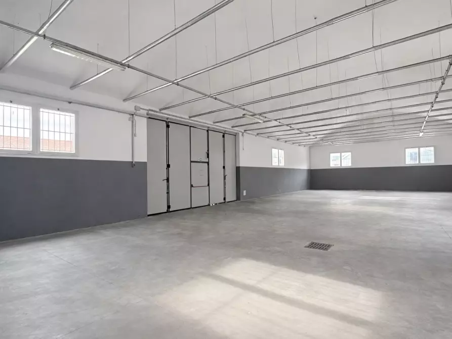 Immagine 13 di Capannone industriale in affitto  a Santa Croce Sull'arno