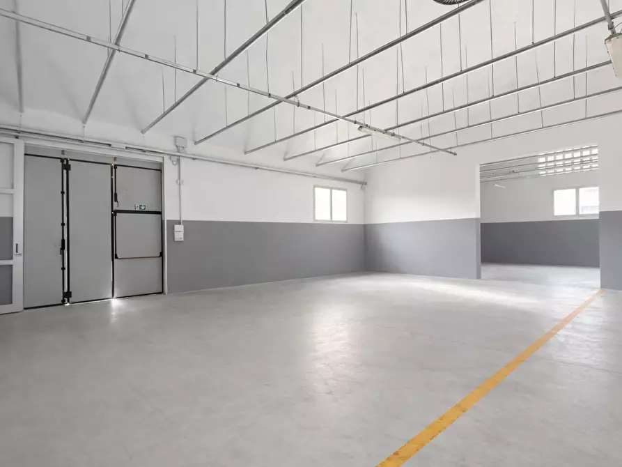 Immagine 9 di Capannone industriale in affitto  a Santa Croce Sull'arno