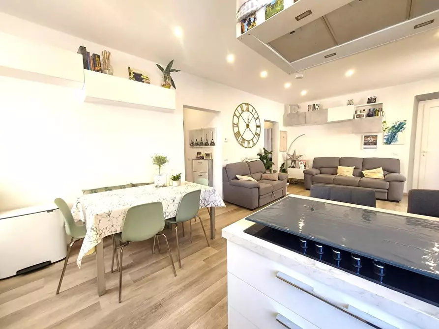 Immagine 4 di Appartamento in vendita  a Lucca