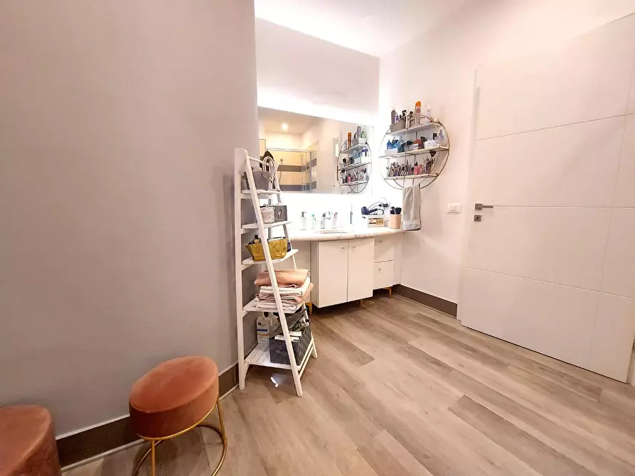 Immagine 33 di Appartamento in vendita  a Lucca