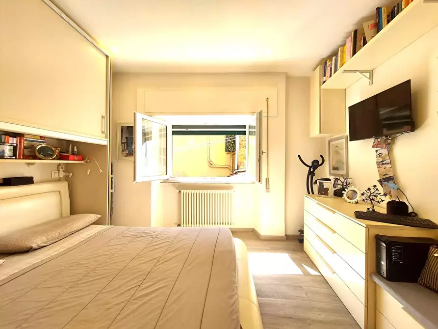 Immagine 16 di Appartamento in vendita  a Lucca