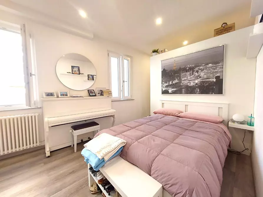 Immagine 11 di Appartamento in vendita  a Lucca