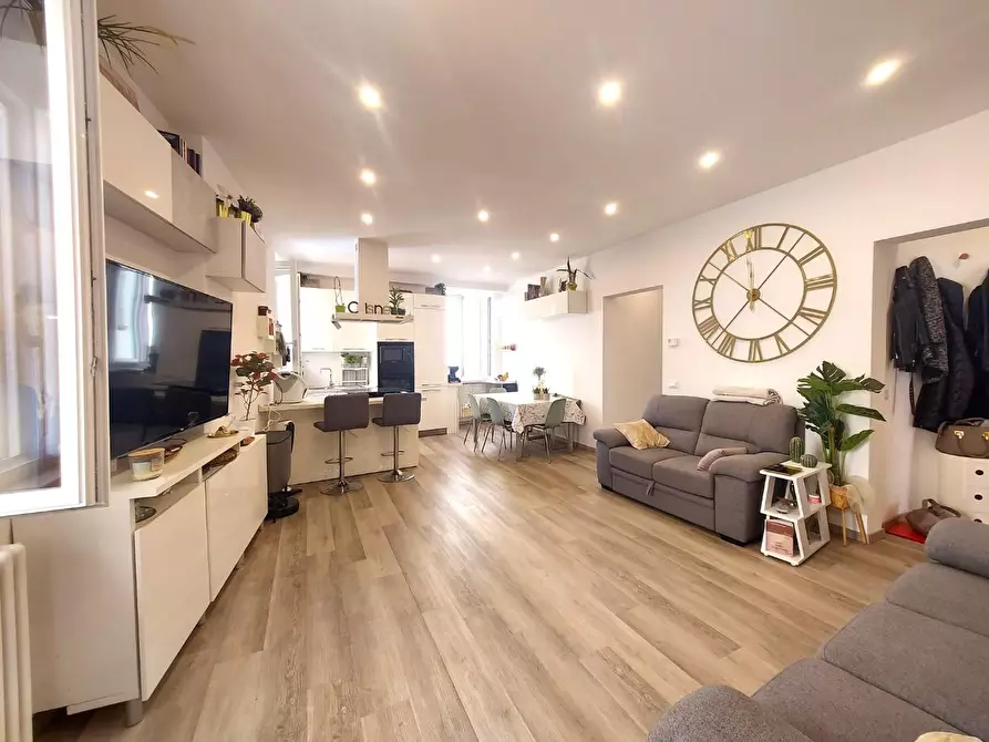 Immagine 1 di Appartamento in vendita  a Lucca