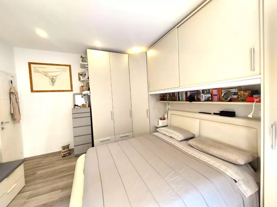 Immagine 18 di Appartamento in vendita  a Lucca