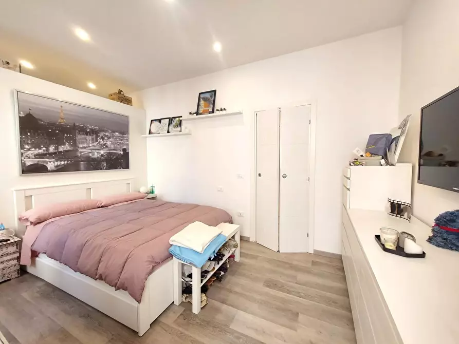 Immagine 13 di Appartamento in vendita  a Lucca