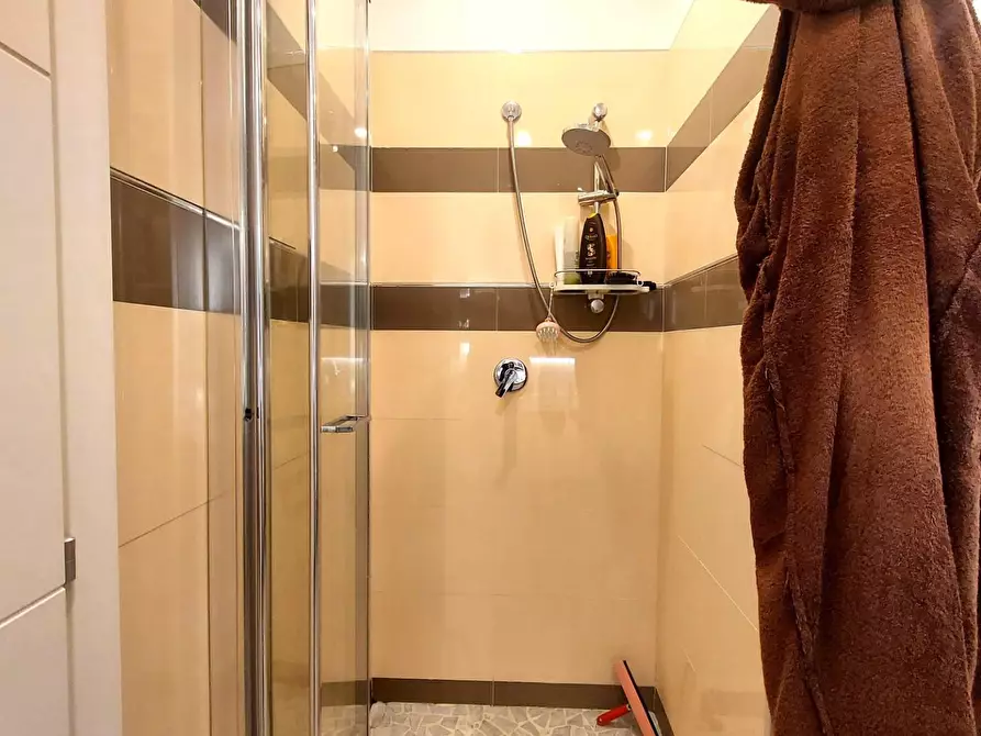 Immagine 31 di Appartamento in vendita  a Lucca