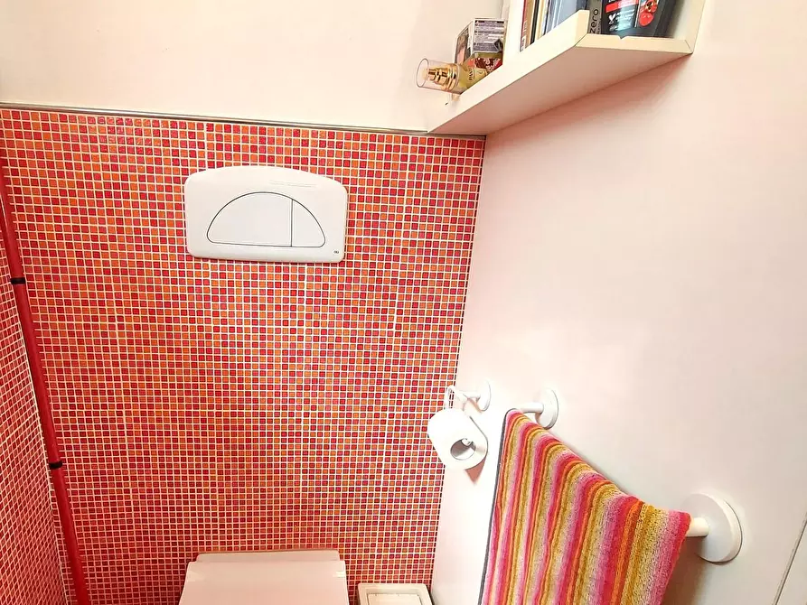 Immagine 24 di Appartamento in vendita  a Lucca