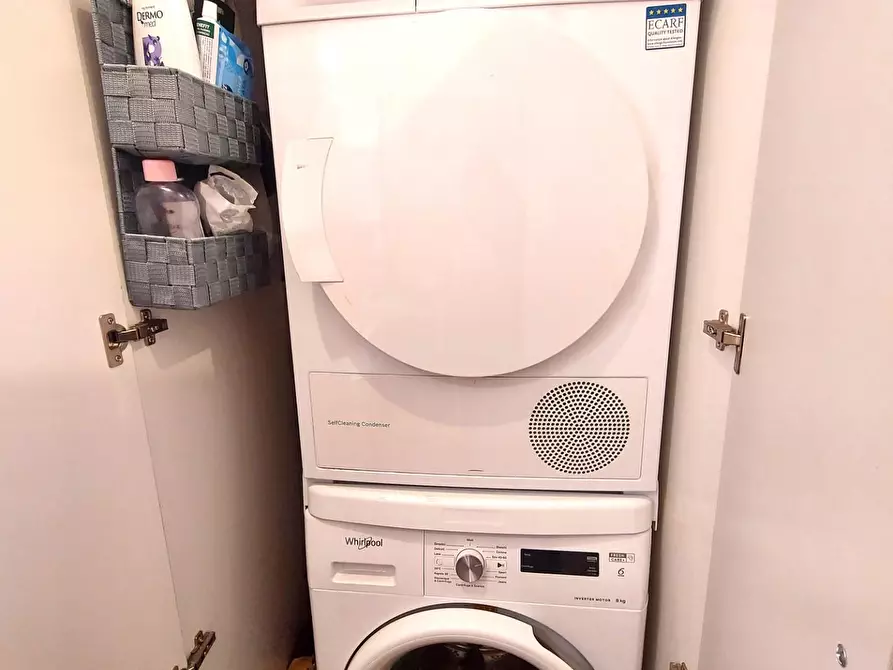 Immagine 27 di Appartamento in vendita  a Lucca