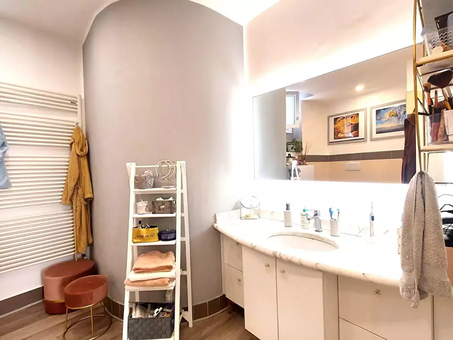 Immagine 28 di Appartamento in vendita  a Lucca