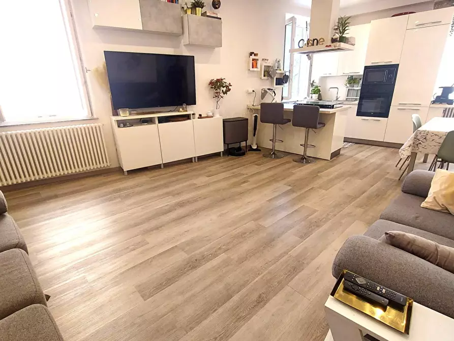 Immagine 10 di Appartamento in vendita  a Lucca