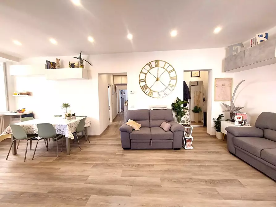 Immagine 8 di Appartamento in vendita  a Lucca