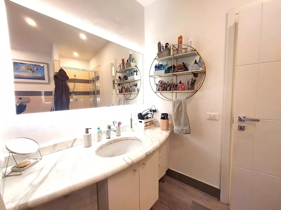 Immagine 34 di Appartamento in vendita  a Lucca