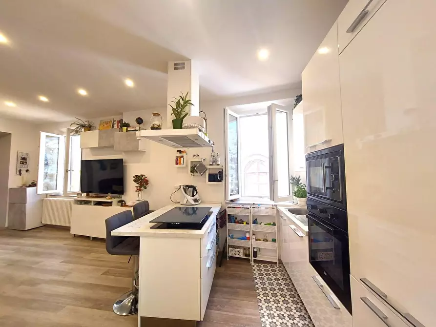 Immagine 44 di Appartamento in vendita  a Lucca