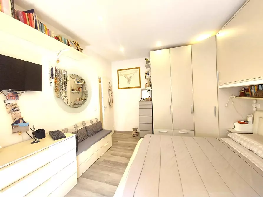 Immagine 17 di Appartamento in vendita  a Lucca