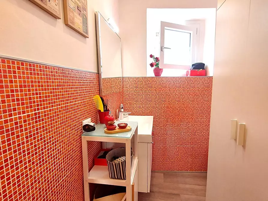 Immagine 22 di Appartamento in vendita  a Lucca